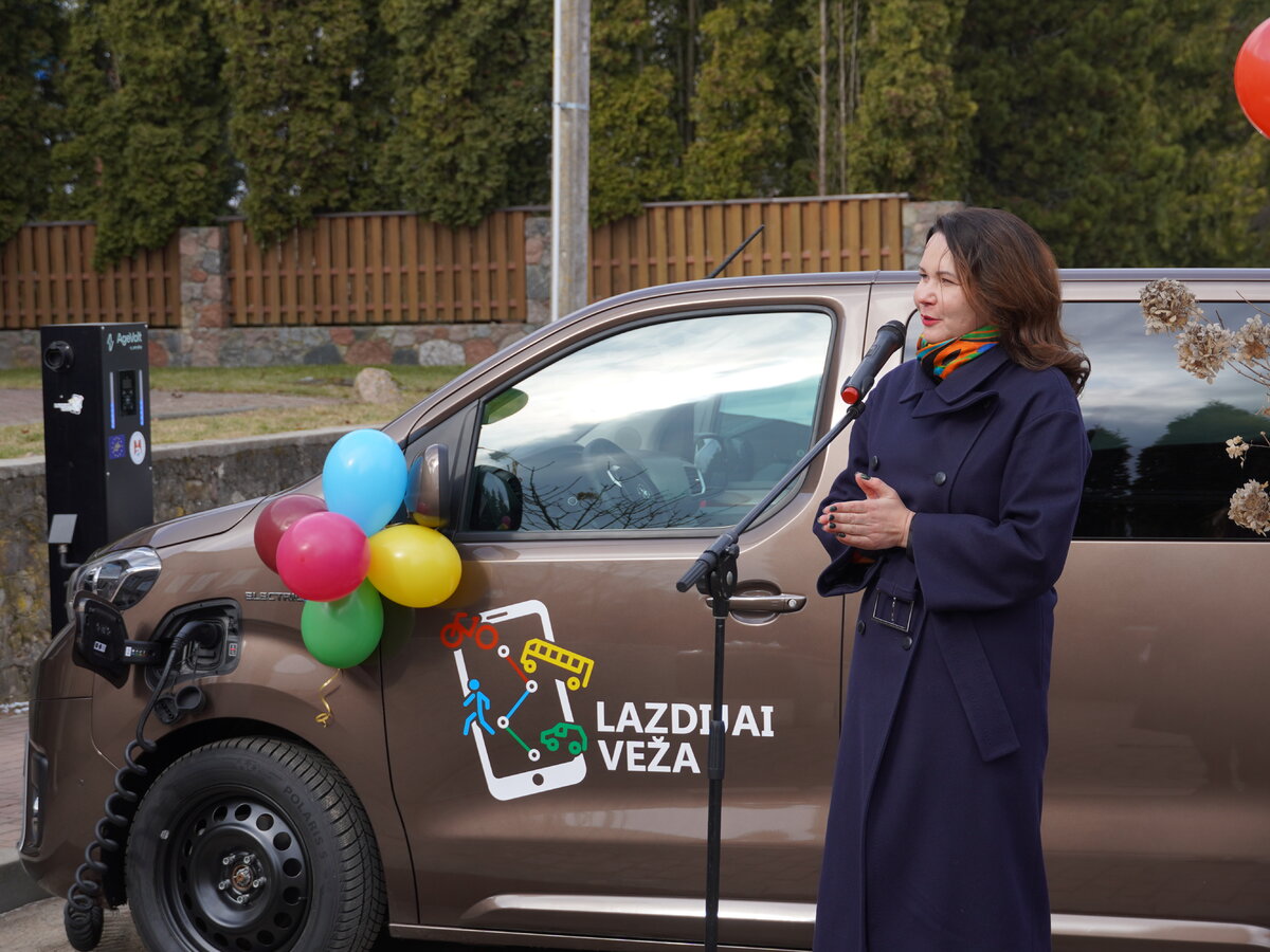 Startavo unikalus projektas Lazdijų rajone: 3 elektrobusiukai Lazdijų rajone gyventojus vežios...
