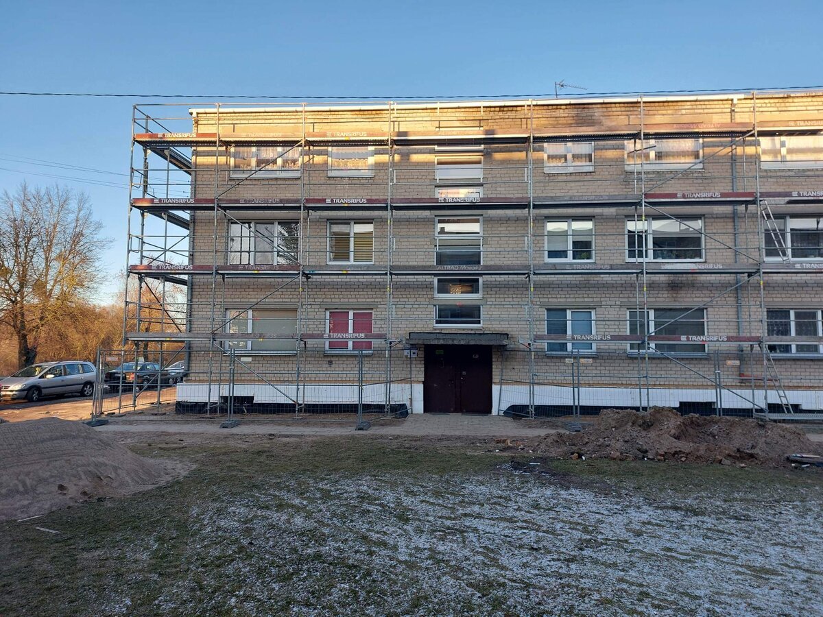 Norą modernizuoti būstus skatina šildymo kainos. Veisiejuose daugiabučių namų renovacijos darbai...