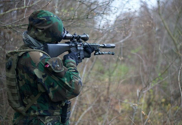 Karinės pratybos Lazdijų rajone: dėmesį prašomi atkreipti medžiotojų būreliai