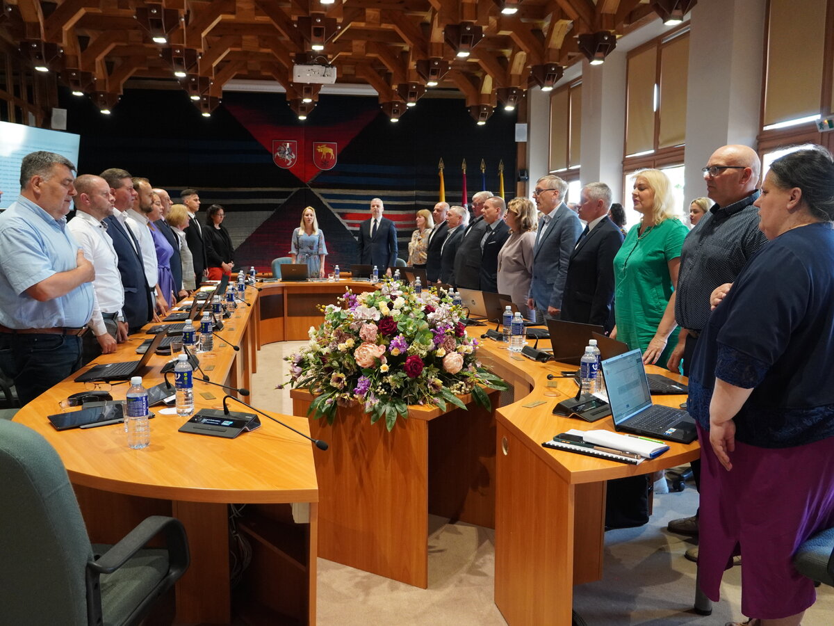 Tarybos posėdyje: toliau formuojami naujos tarybos valdymo organai, priimti sprendimai...