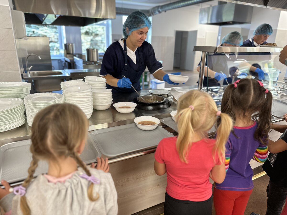 Šeštokų mokyklos valgykla – jau veikia: vaikai valgo gardžiai ir sveikai