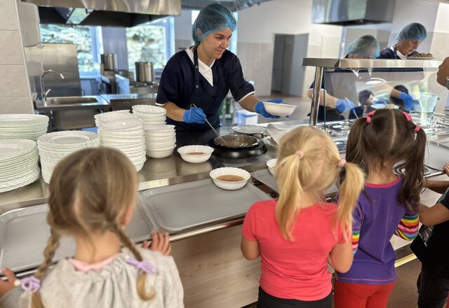 Šeštokų mokyklos valgykla – jau veikia: vaikai valgo gardžiai ir sveikai