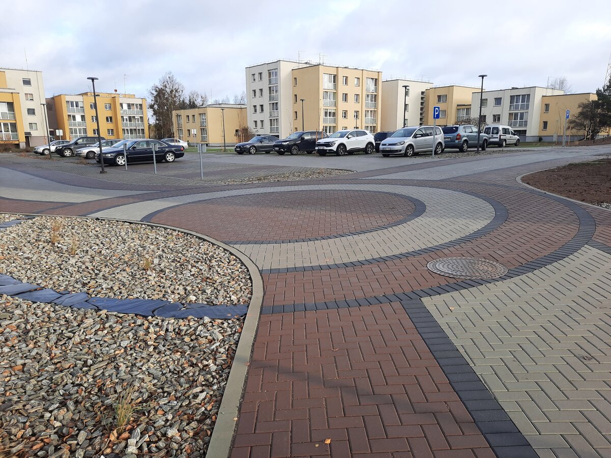 Ateities gatvės daugiabučių kvartale – naujos automobilių stovėjimo aikštelės