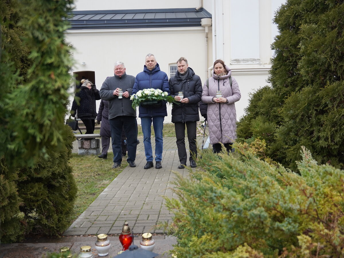 Šiandien Rudaminos Švč. Trejybės bažnyčioje buvo aukojamos mišios už Lazdijų rajono garbės...