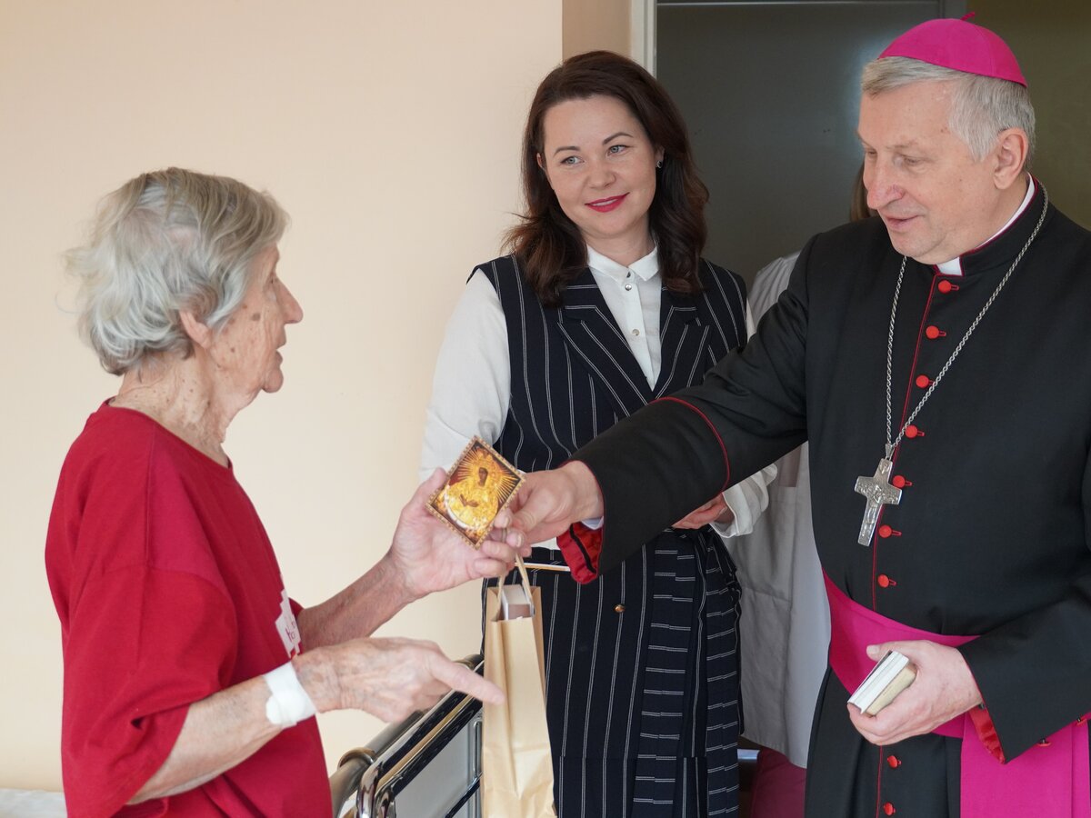 Vilkaviškio vyskupijos vyskupas Rimantas Norvila Lazdijų ligoninėje lankė sergančiuosius