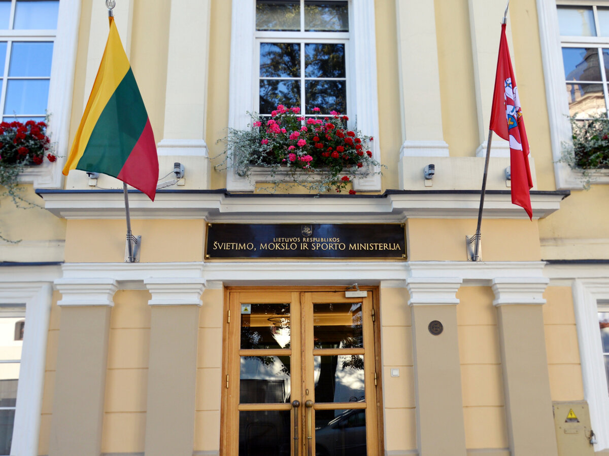 Kvietimas teikti Lietuvos valstybei švietimo, mokslo ir (ar) sporto srityje nusipelniusių asmenų...