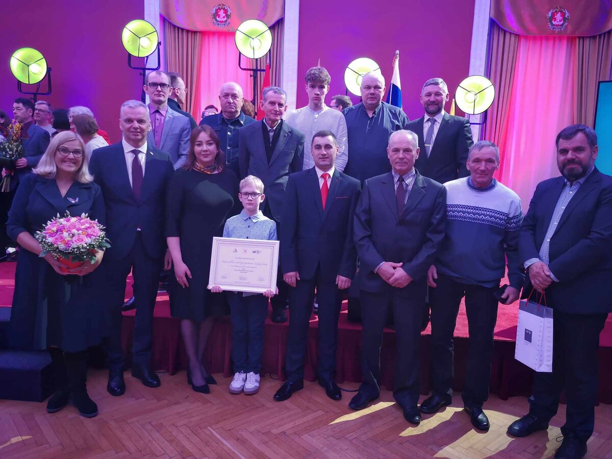Lazdijų krašto atstovams įteiktas apdovanojimas už ilgametės krašto tradicijos – arimo arkliais –...
