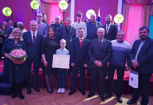 Lazdijų krašto atstovams įteiktas apdovanojimas už ilgametės krašto tradicijos – arimo arkliais –...