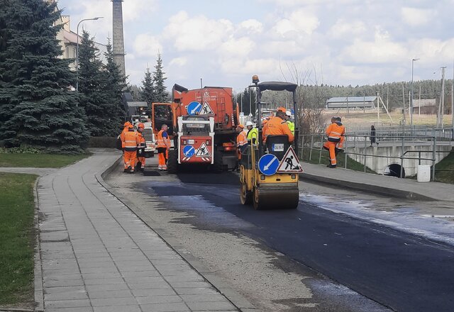 Lazdijų rajono keliuose pradėti asfalto dangos duobių taisymo darbai