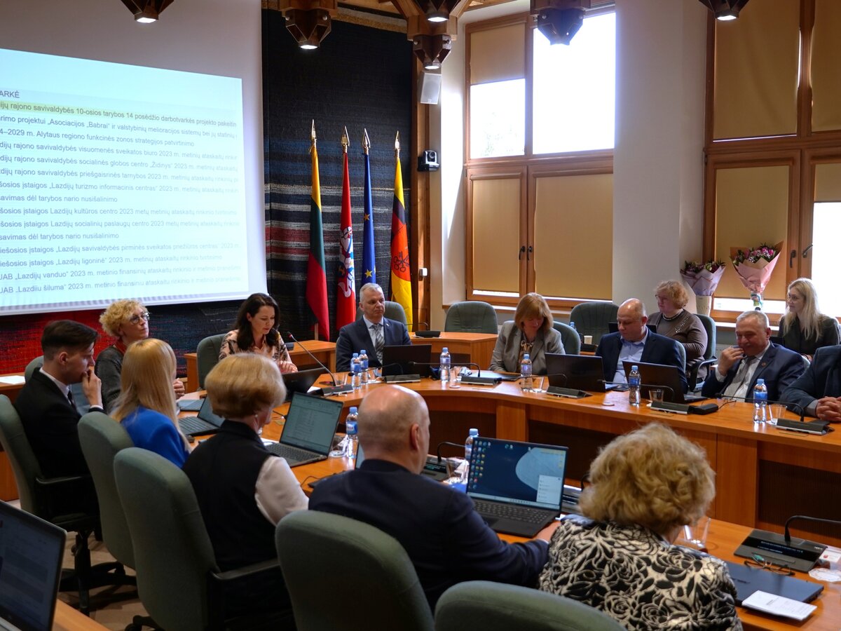 Savivaldybės taryboje: prisiekė naujas tarybos narys, patvirtina Alytaus regiono funkcinės zonos...