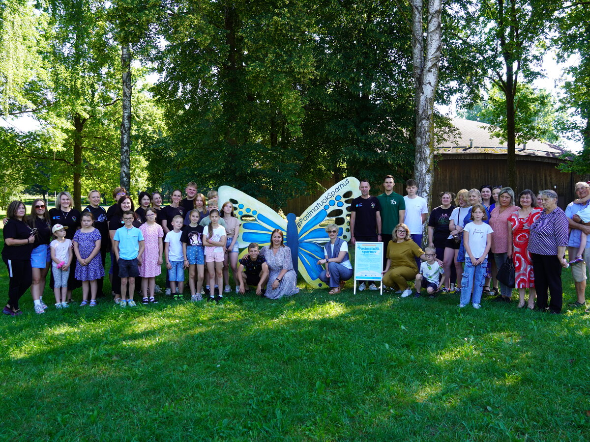 „Pasimatuok sparnus“: su dėkingumu globėjams ir visiems, kurie vaikams dovanoja namus