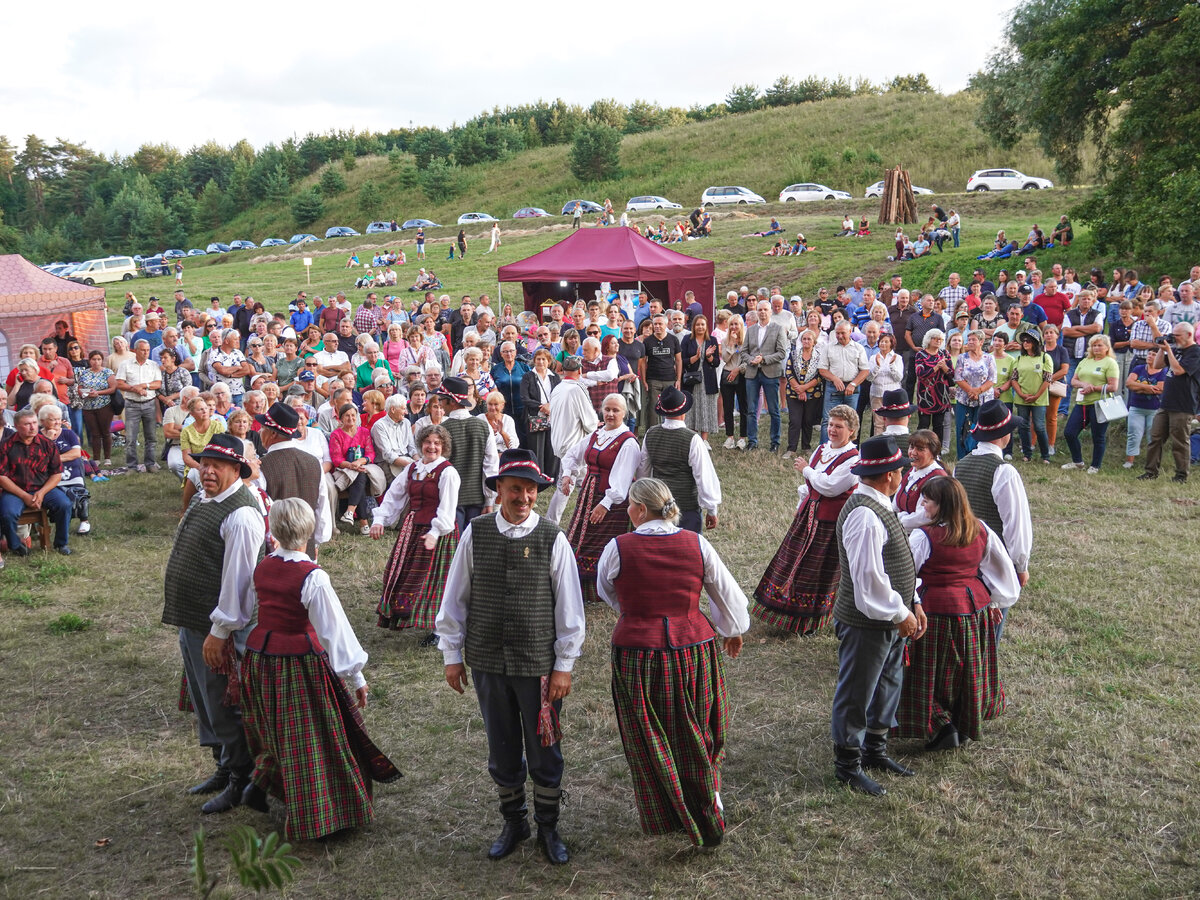 Praūžė Oninių šventė Dusios ežero pakrantėje