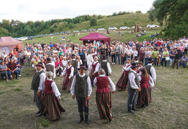 Praūžė Oninių šventė Dusios ežero pakrantėje