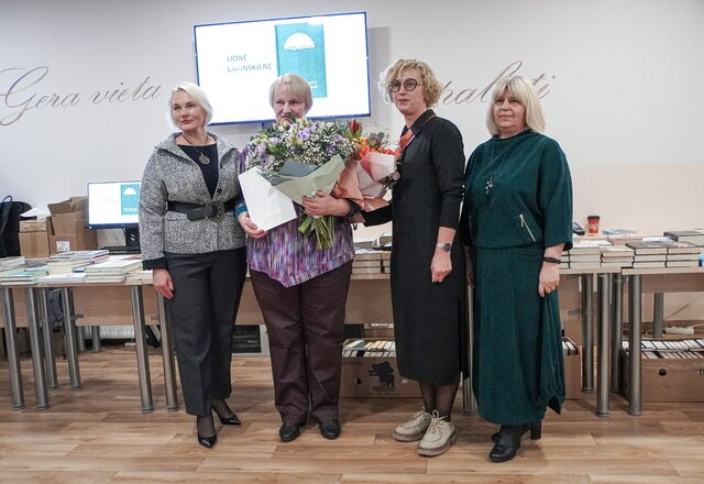 „Prozos ruduo“: pirmojo Lazdijų bibliotekininko Albino Andrulionio premija įteikta Lionei...
