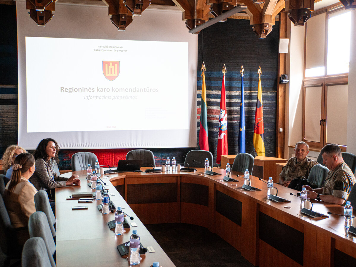 Alytaus karo komendantūros atstovai aptarė svarbiausius klausimus Lazdijuose