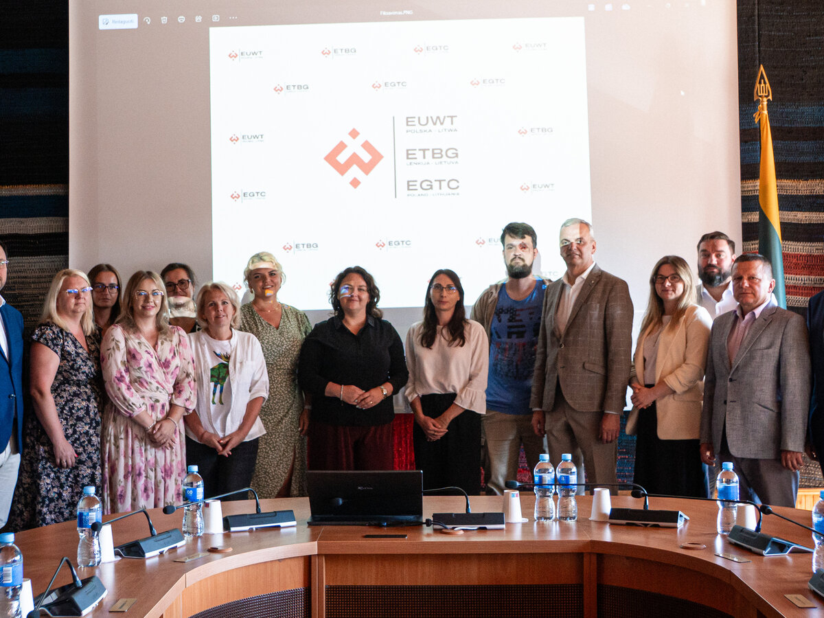 Lazdijuose pristatytas bendras Lietuvos ir Lenkijos pasienio bendradarbiavimo simbolis –...