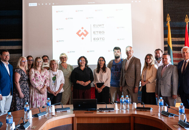 Lazdijuose pristatytas bendras Lietuvos ir Lenkijos pasienio bendradarbiavimo simbolis –...