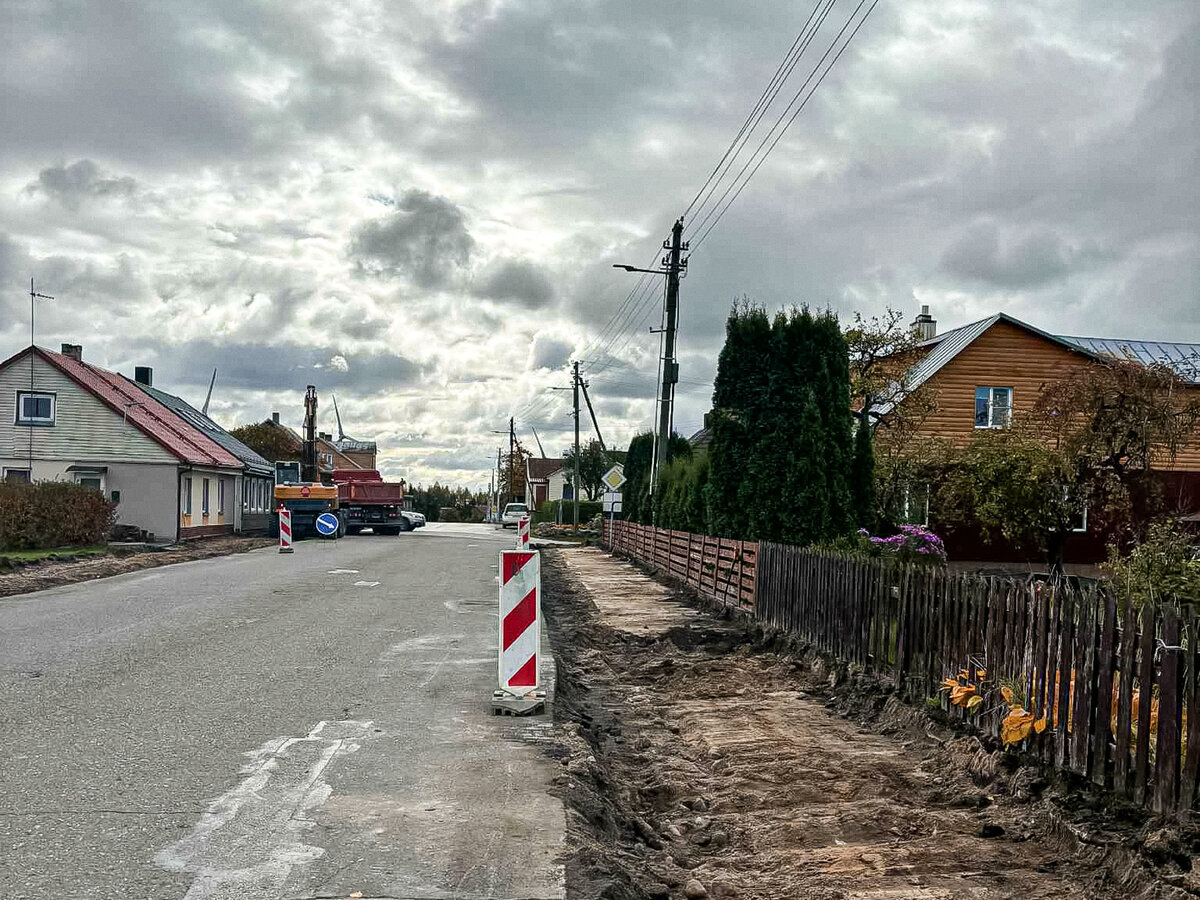 Seirijai ir toliau tvarkosi: Vytauto gatvėje – šaligatvio remontas