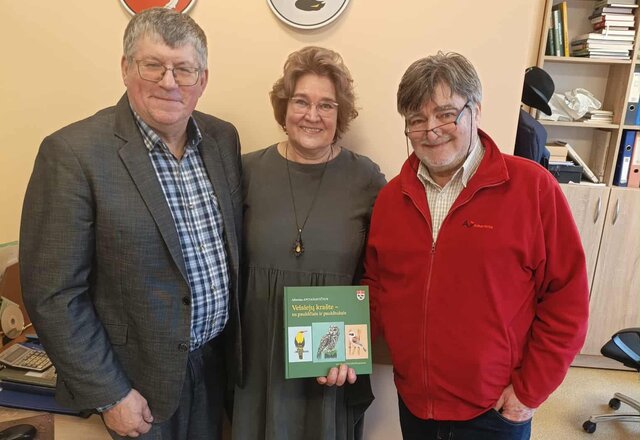 Veisiejų kūrėjai pristato unikalų leidinį apie mūsų krašto paukščius