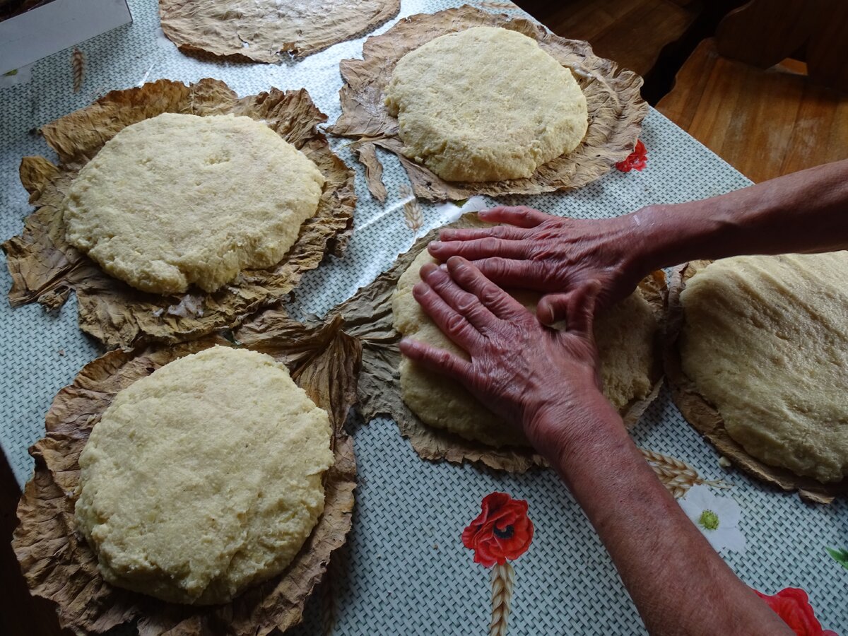 Bulvinių bandų ant kopūsto lapo kepimo tradicija Lazdijų krašte – pripažinta nacionaliniu mastu  