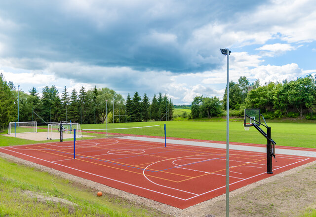 Seirijuose baigiami sporto aikštyno atnaujinimo darbai