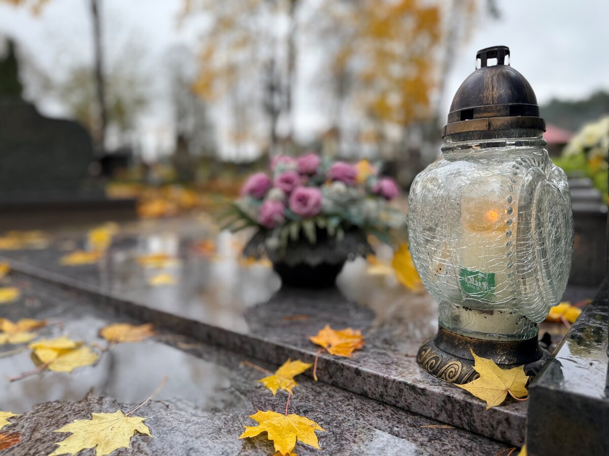 Po Vėlinių kapinėse lieka ne vien prisiminimai