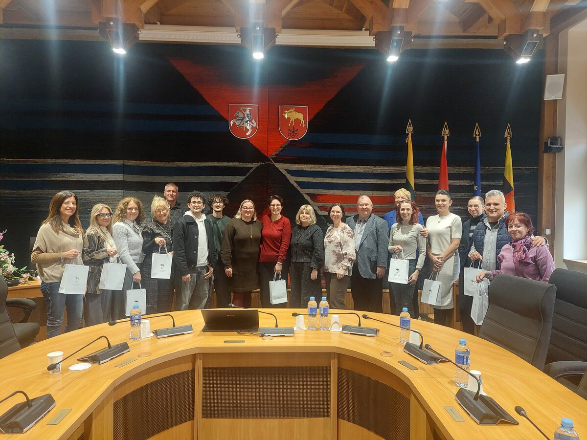 Savivaldybėje lankėsi Lazdijų Motiejaus Gustaičio gimnazijos Erasmus+ delegacija